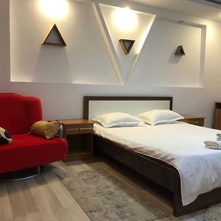 Charming And Intimate Getaway In Bucharest - Near Unirii Square Lägenhet Exteriör bild
