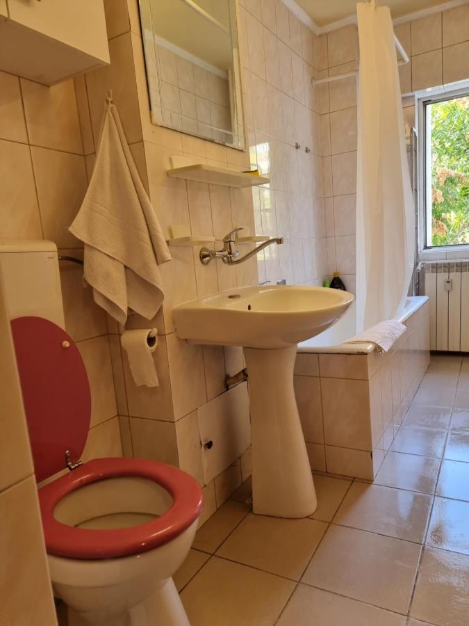 Charming And Intimate Getaway In Bucharest - Near Unirii Square Lägenhet Exteriör bild