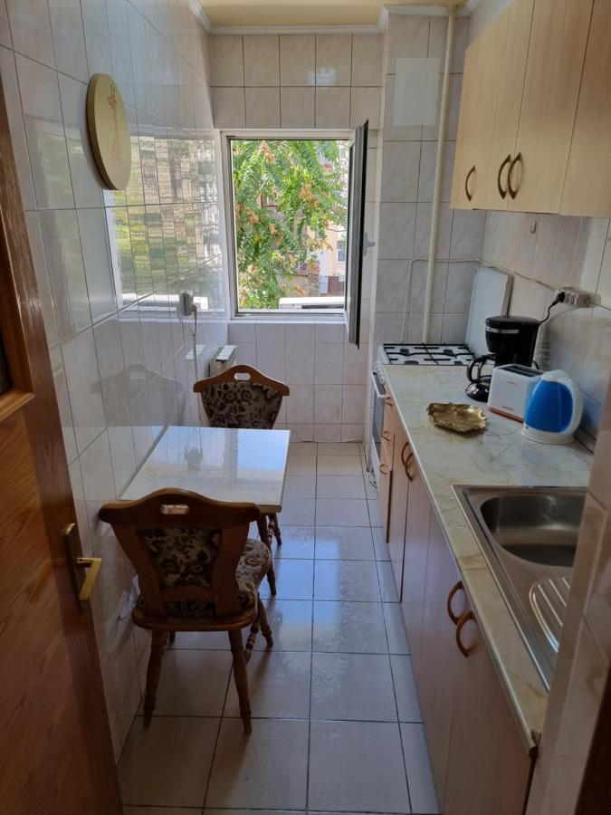 Charming And Intimate Getaway In Bucharest - Near Unirii Square Lägenhet Exteriör bild